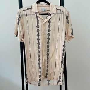 Reiss men’s size small casual shirt. Viscose light weight fabric.